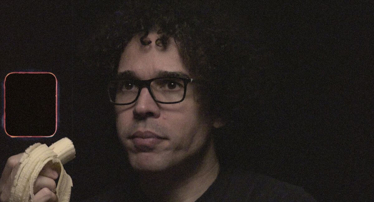 Rey Lucas in the film "Anonymous Biography: The Arguments of Juan Jose Saer."