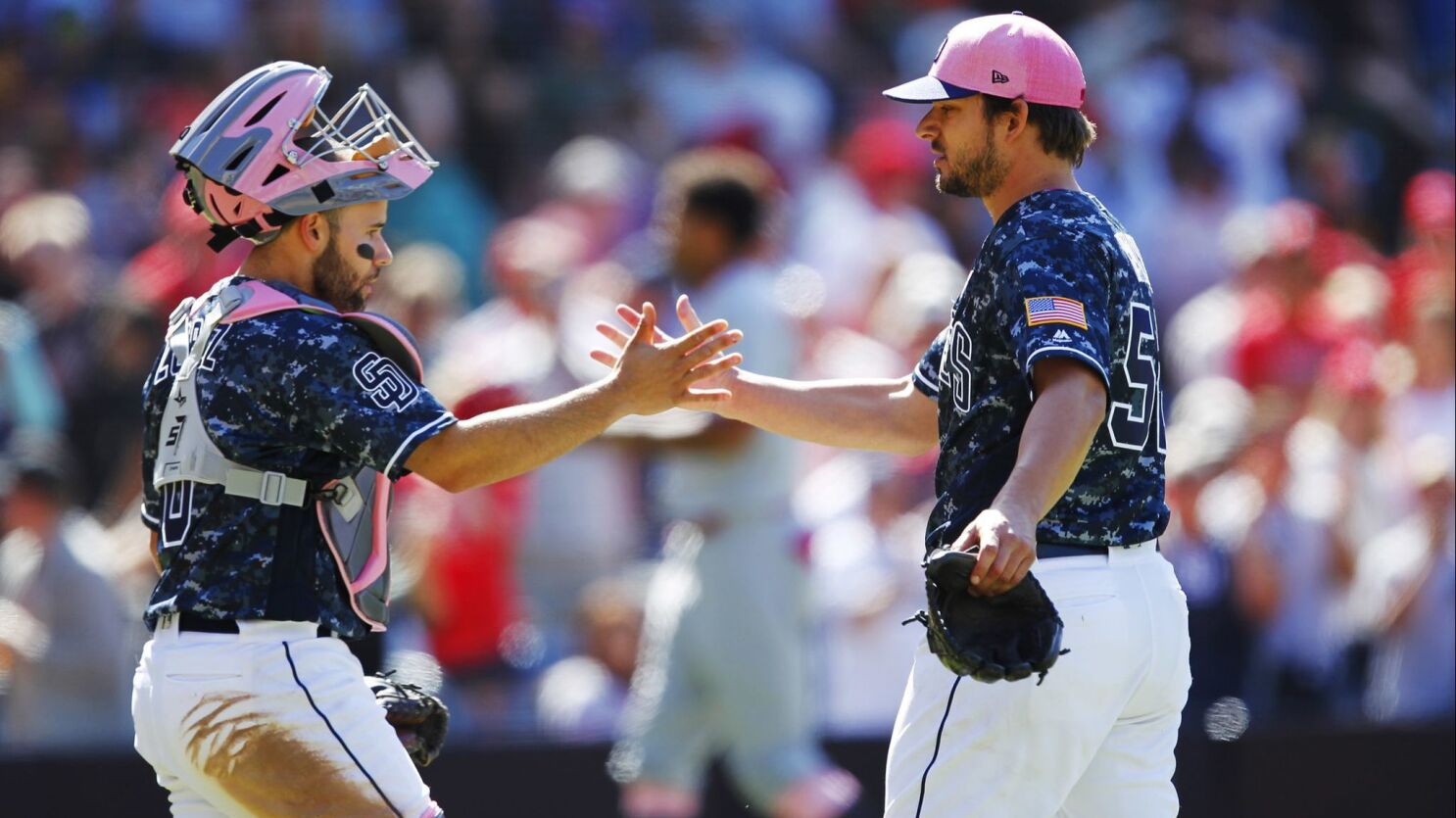 Dodgers use pink gear on Mother's Day