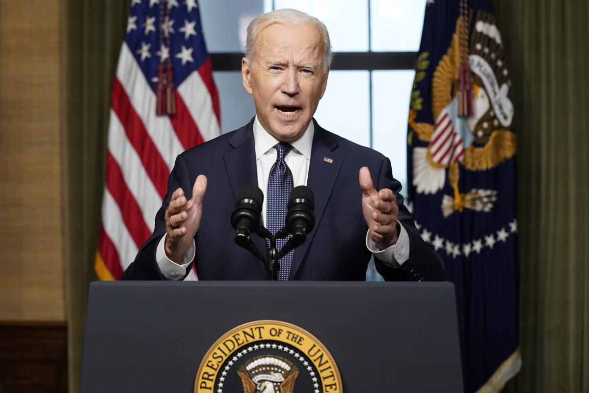 ARCHIVO - El presidente de Estados Unidos, Joe Biden, habla desde la Sala de Tratado de la Casa Blanca