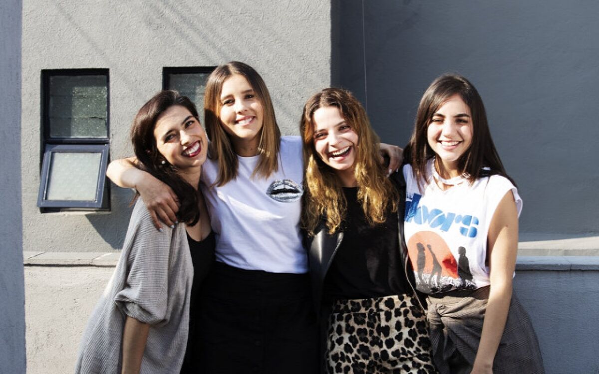 Elenco de 'Veinteañera, divorciada y fantástica'.