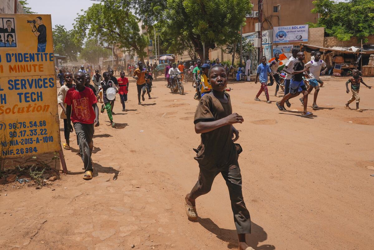 Children run in thes treets of Niamey, Niger.