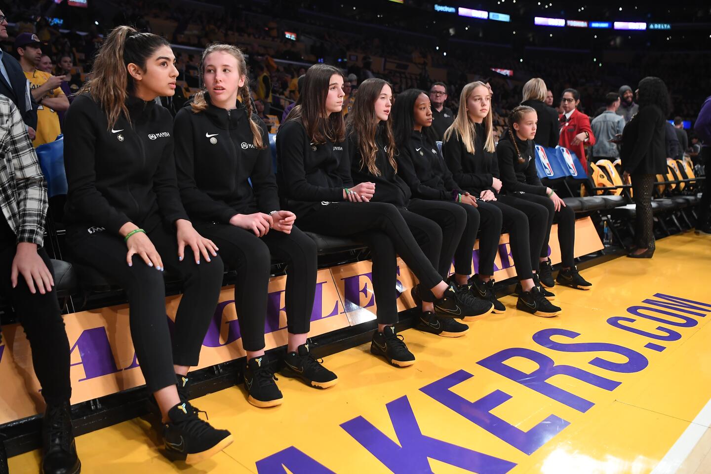 Lakers honor Kobe Bryant with pregame ceremony at Staples Center