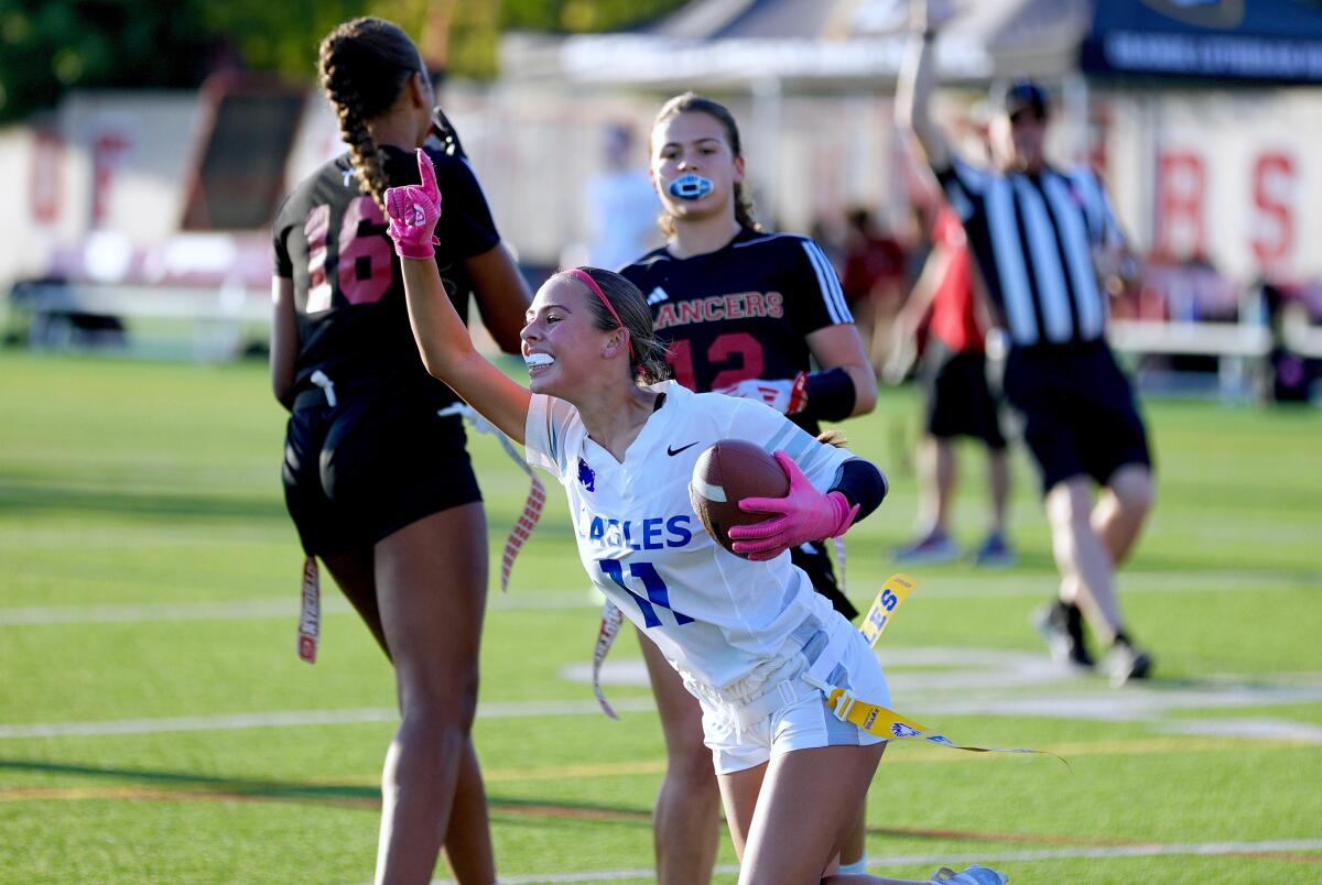 Makena Cook membantu Orange Lutheran tetap tak terkalahkan di flag football dengan kemenangan atas Santa Margarita