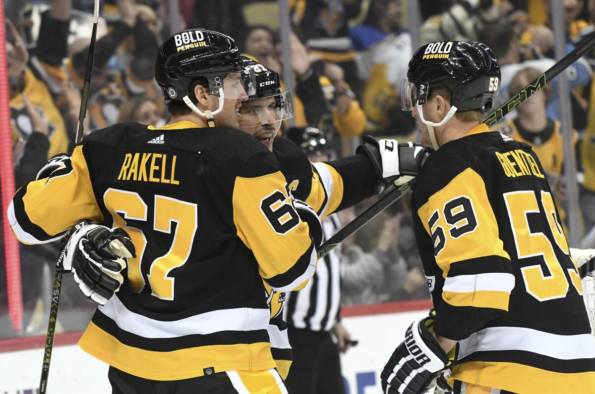 Live updates: Bruins come back for 2-1 victory over the Penguins