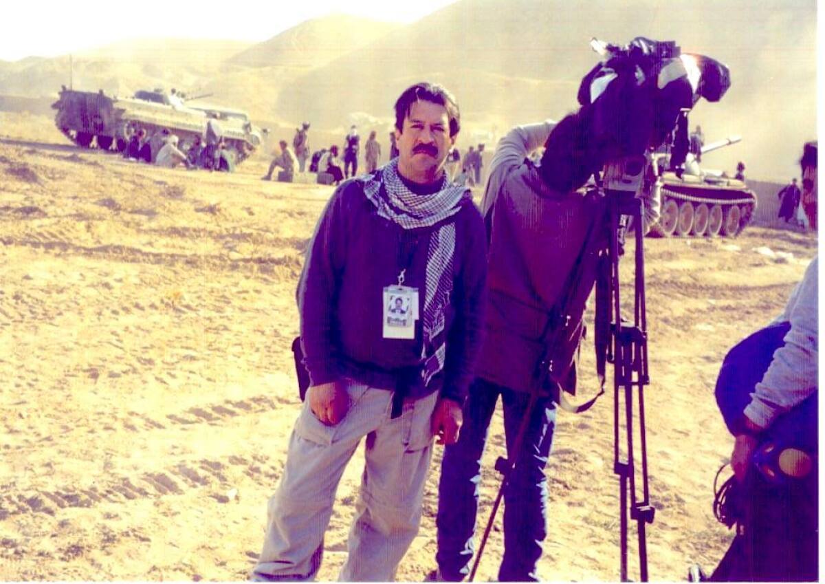 Gregorio Meraz durante su cobertura como corresponsal de guerra en Afganistán.