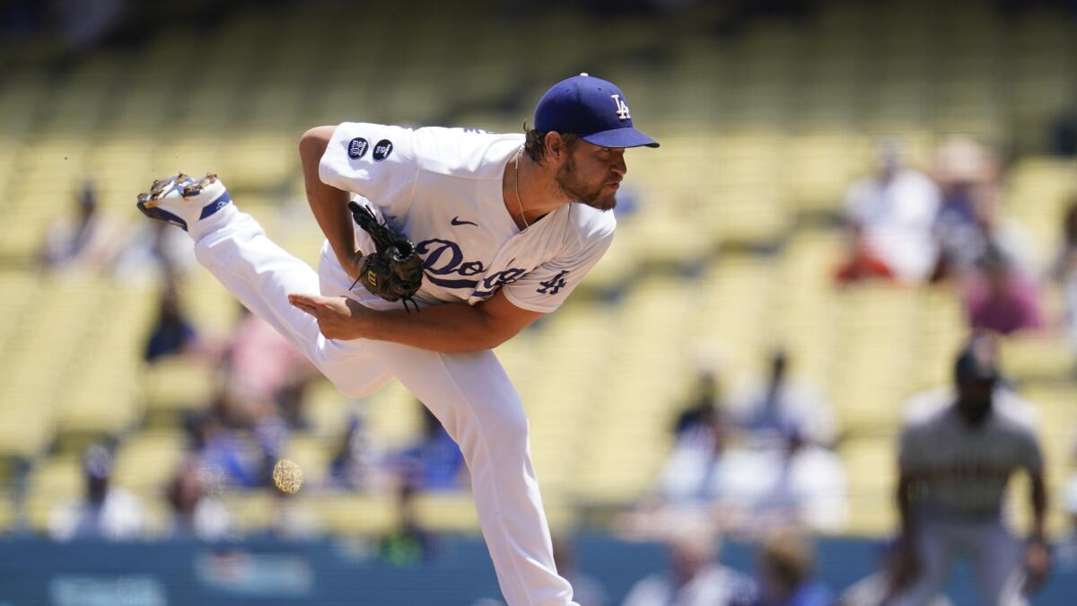 Dodgers: MLB fans had questions after umps made pitcher change his