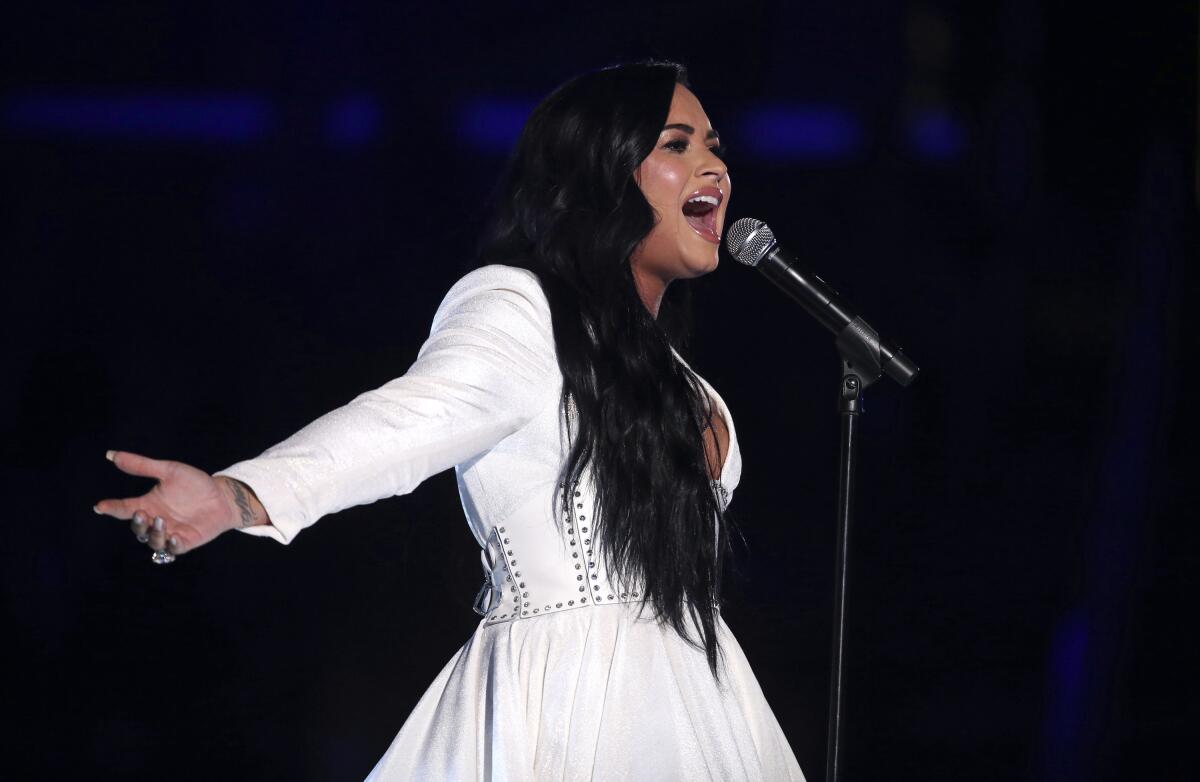 Demi Lovato cuando cantó "Anyone"en la ceremonia de los Grammy 2020 en Los Angeles. (Photo by Matt Sayles/Invision/AP)