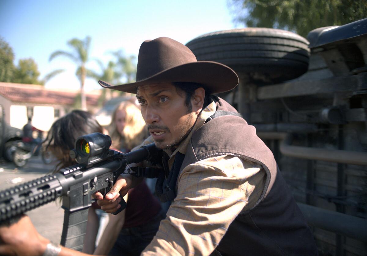 En esta imagen difundida por Universal Pictures, Tenoch Huerta en una escena de "The Forever Purge"