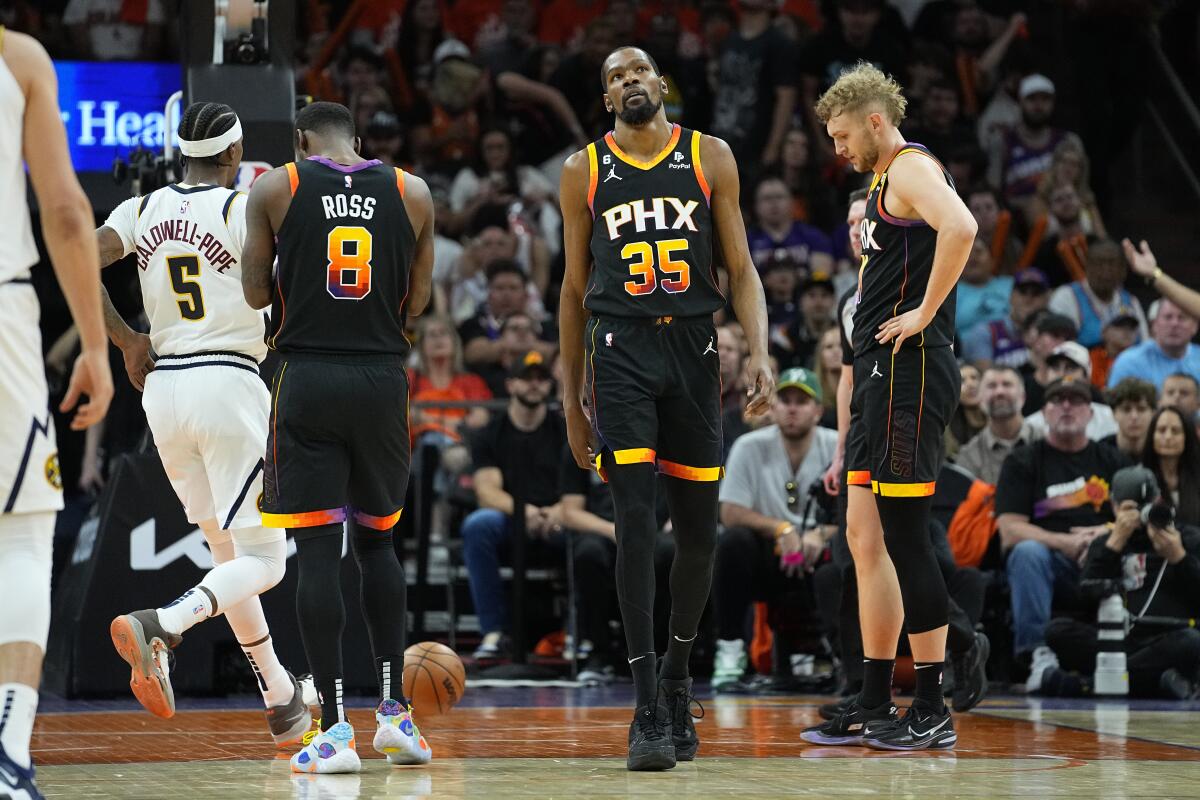 En foto del jueves 11 de mayo del 2023, el alero de los Suns de Phoenix Kevin Durant 