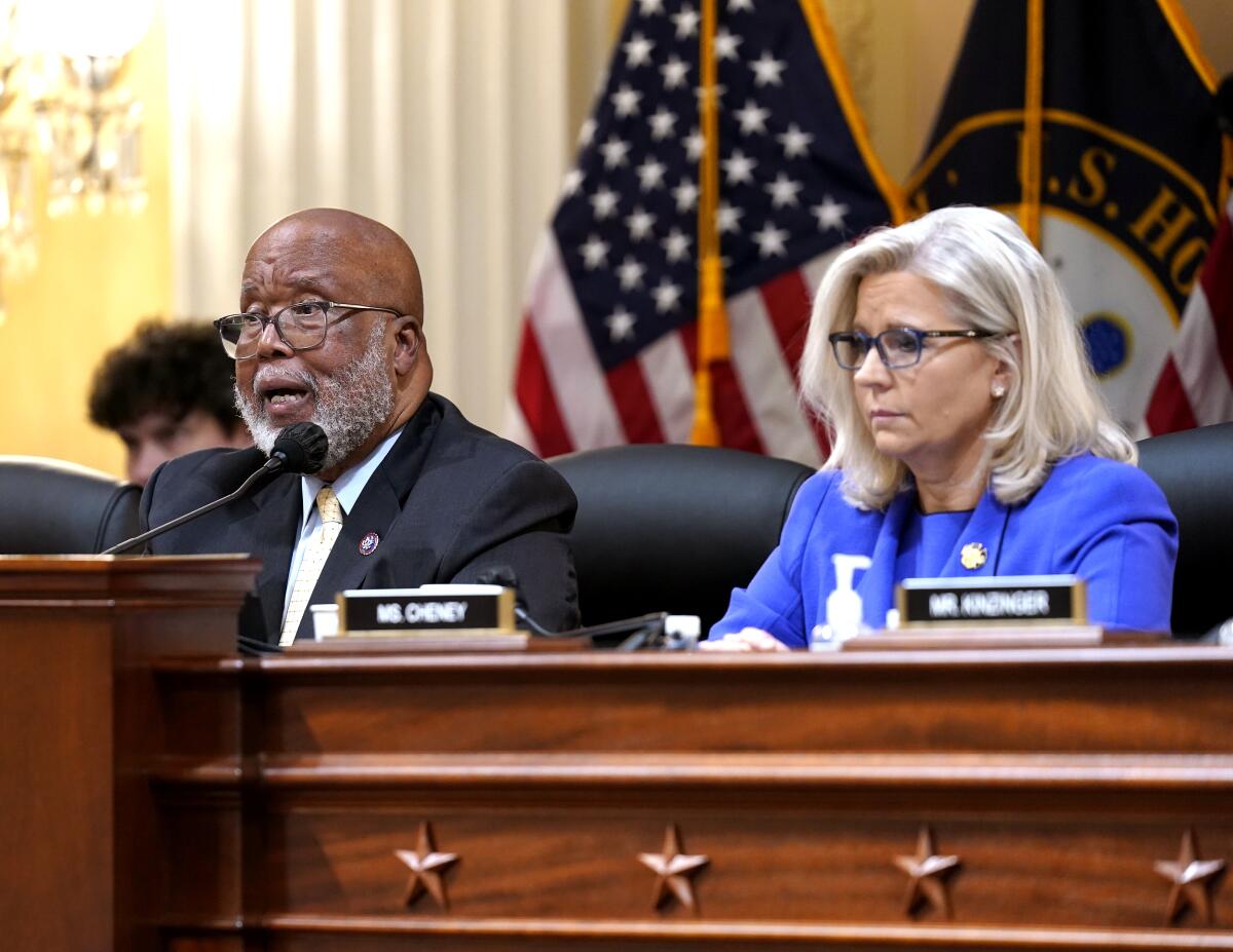 Reps. Bennie Thompson and Liz Cheney at a hearing.