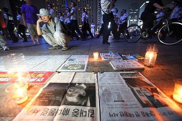 Newspapers reporting on the death of South Korea's former President Kim Dae-jung are displayed in front of City Hall. Kim, who survived assassination attempts during his years as a dissident and won the Nobel Peace Prize for his reconciliation efforts with communist North Korea, died Tuesday.
