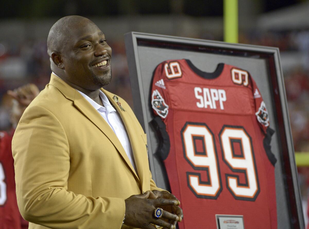 Warren Sapp is inducted into the Buccaneers' ring of honor on Nov. 11, 2013.