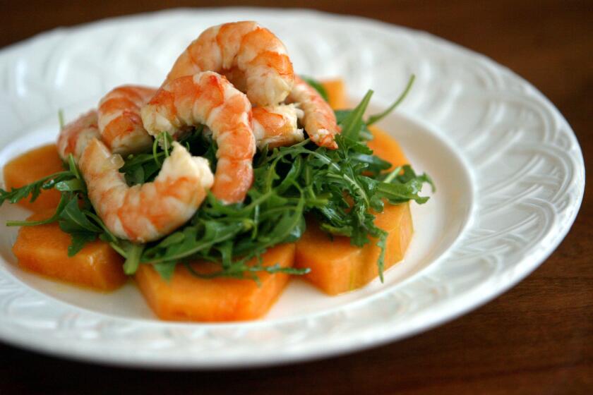 Recipe: Melon salad with shrimp and wild arugula