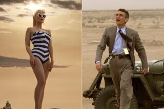 Margot Robbie en una escena de "Barbie", a la izquierda, y a Cillian Murphy en una escena de "Oppenheimer".