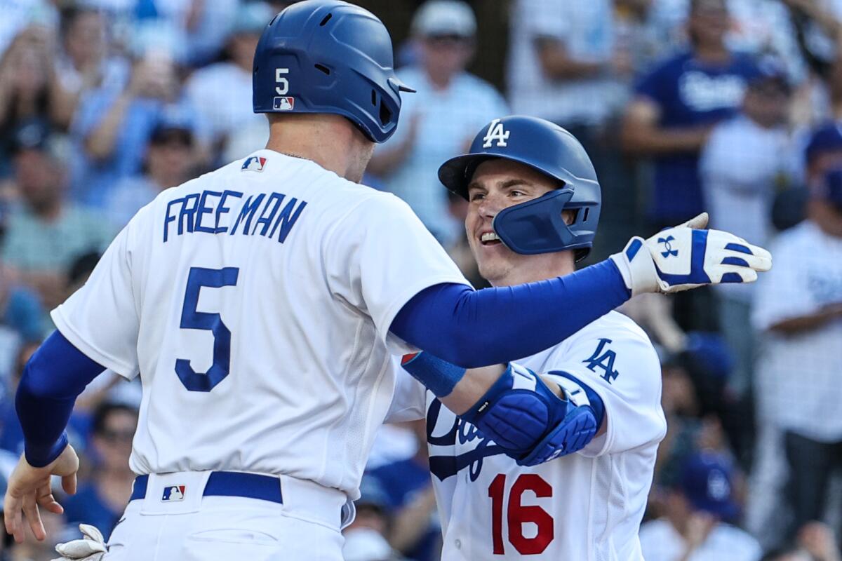 Freddie Freeman reaches 200 hits but Dodgers lose to Giants – Orange County  Register