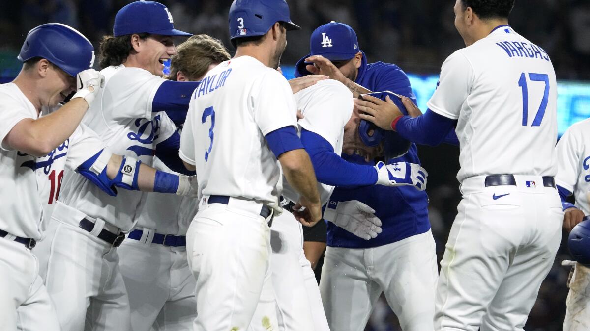 Freeman wins it in the 11th as the Dodgers edge the White Sox 5-4