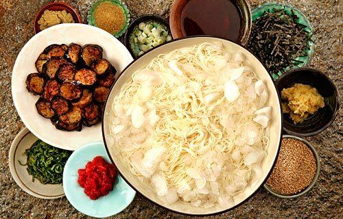 Somen noodles and fried eggplant with soy-mirin dipping sauce