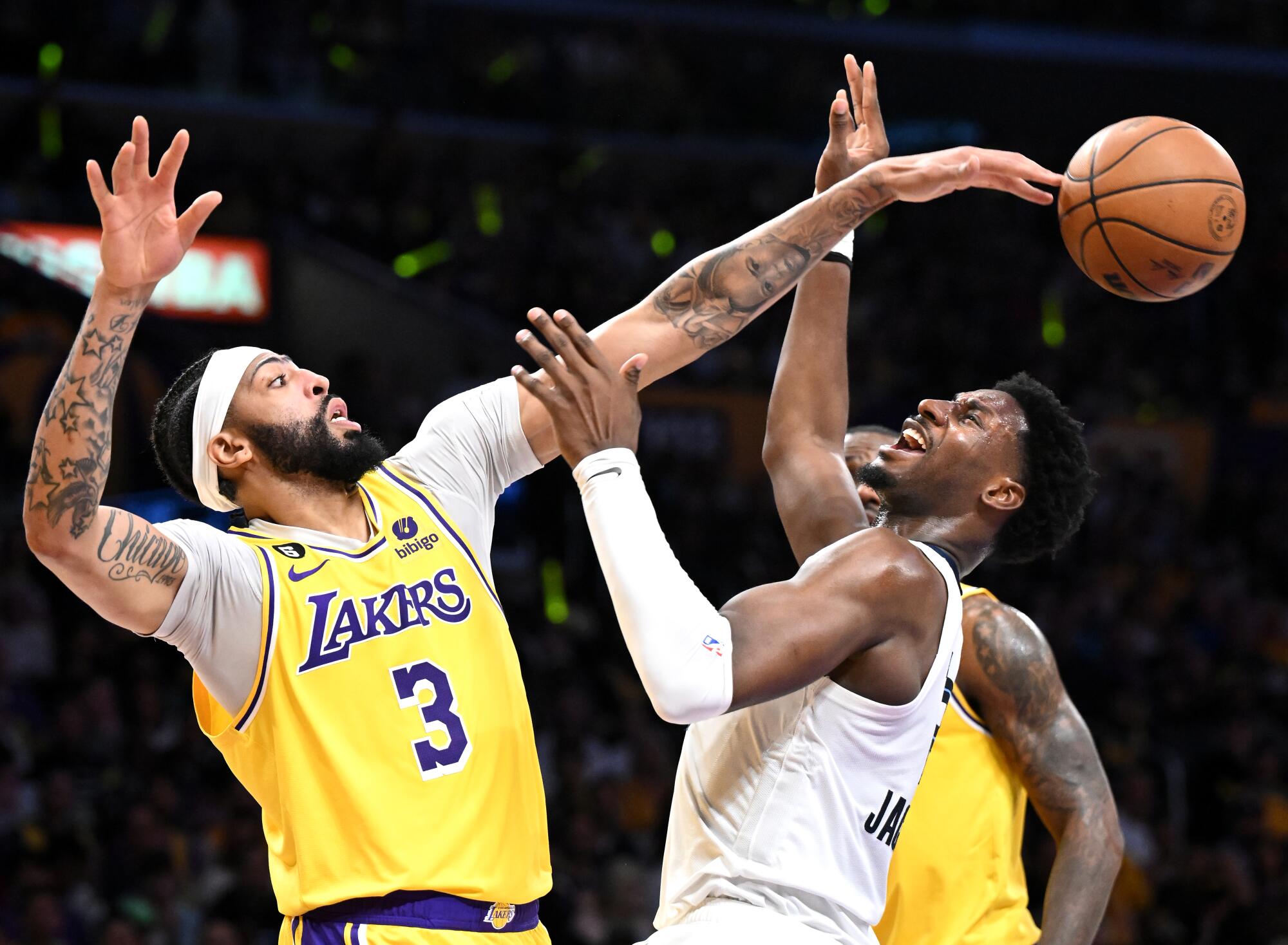 Lakers star Anthony Davis blocks a shot by Memphis Grizzlies forward Jaren Jackson Jr.