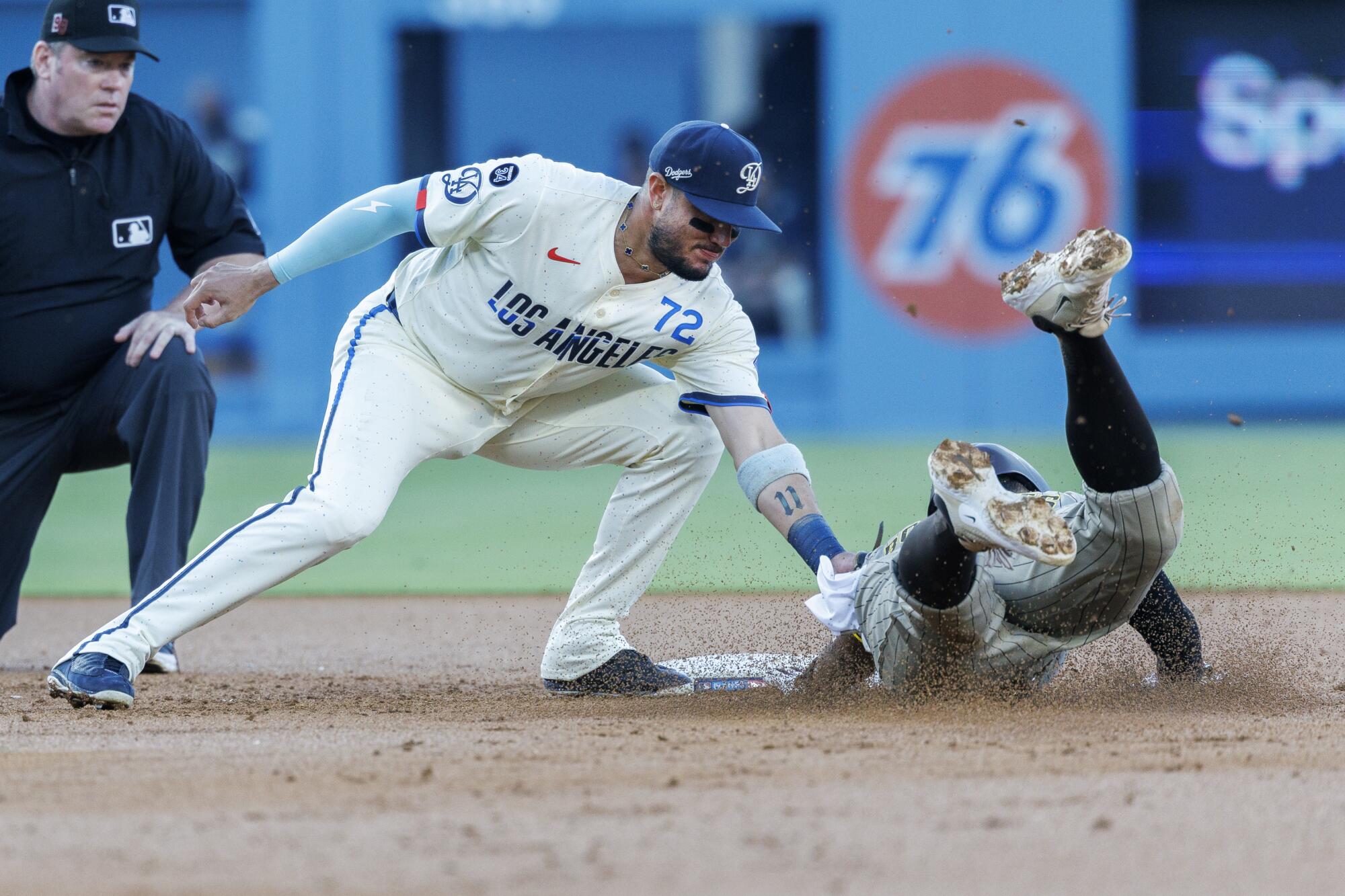 Dodgers ikinci üssü Miguel Rojas, San Diego Padres kısa süreli Xander Bogaerts etiketler.