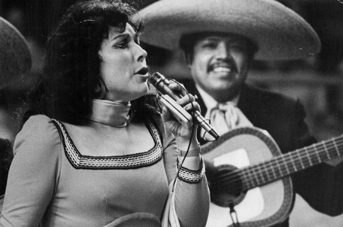 Se alista gran homenaje en vivo a Flor Silvestre - Los Angeles Times Se alista gran homenaje en vivo a Flor Silvestre - Los Angeles Times