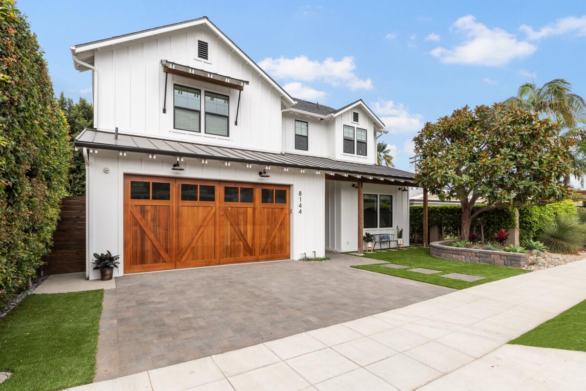 This La Jolla Shores home is a finalist for a 2022 HGTV Ultimate Outdoor Award in the Curb Appeal category.
