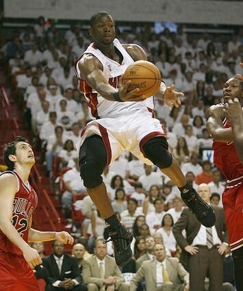 Chicago Bulls Kirk Hinrich watches Miami Heat Dwyane Wade make a pass under the basket in the second half of game 4 of the NBA playoffs at American Airlines Arena in Miami, Florida on April 29, 2007.