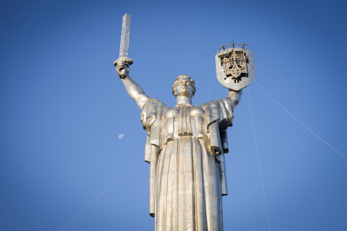 Massive Mother Ukraine monument in Kyiv
