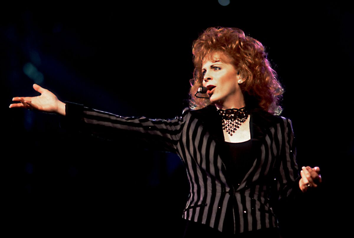 A country singer appeared on stage in the 1990s.