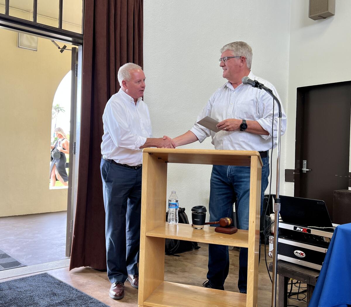 Town Council trustee Peter Wulff (right) thanks San Diego city representative Steve Hadley for his service.