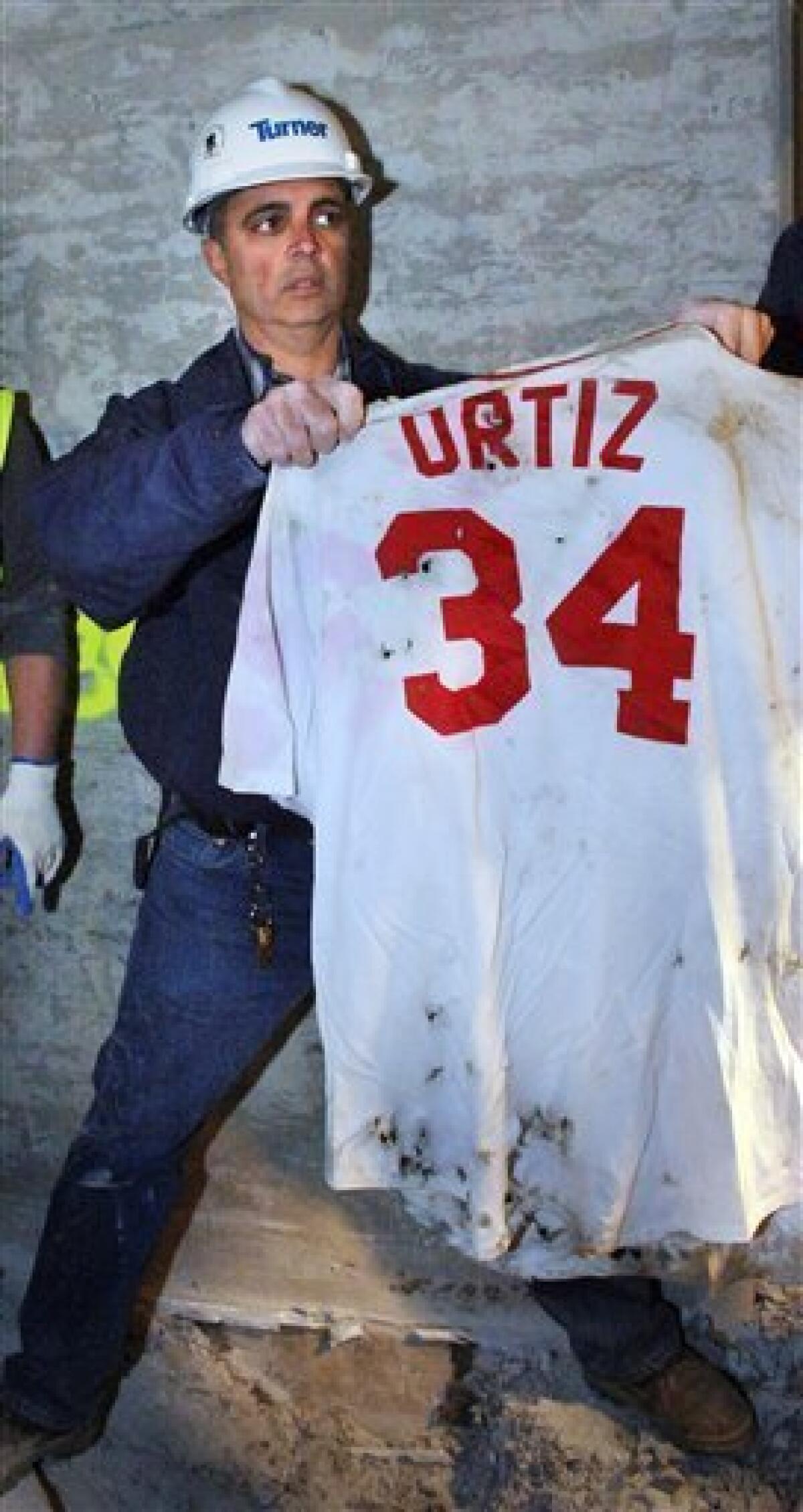 Red Sox Fan Buries Jersey in Yankees Stadium 