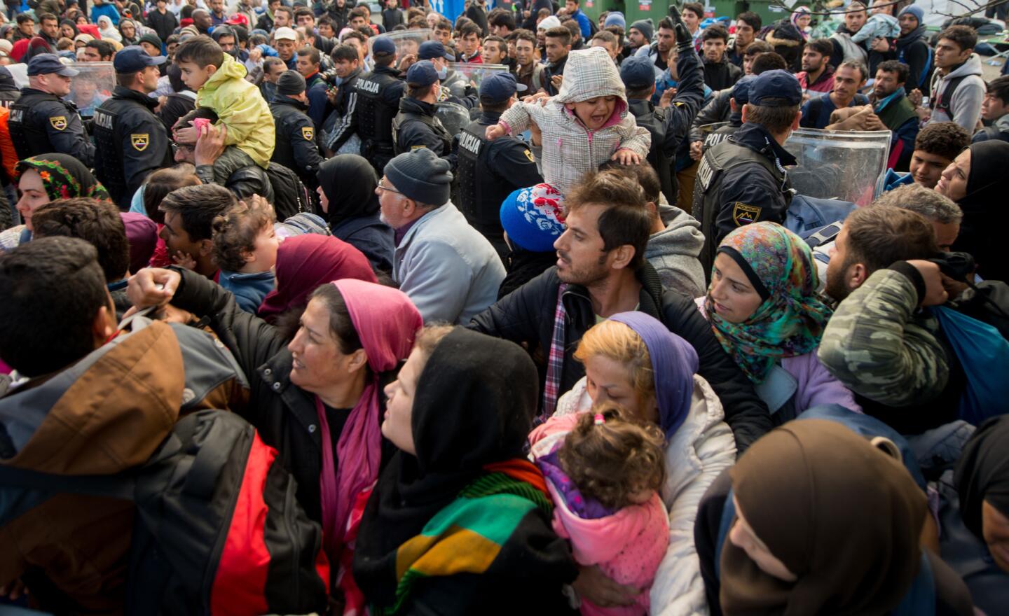 Thousands of migrants flood into Slovenia