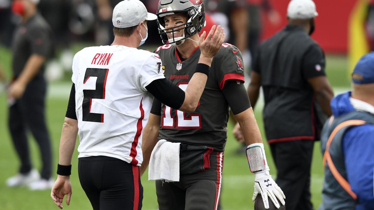 Tom Brady reacts to J.D. Martinez's T-shirt of Bucs QB