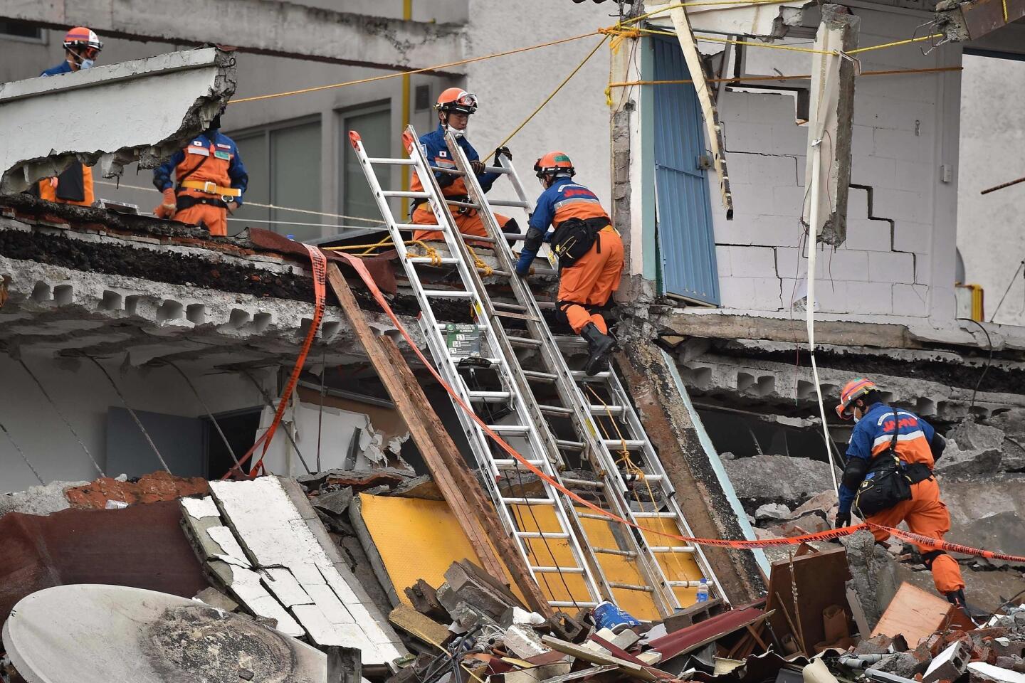 No casualties after Mexico City commercial center collapse