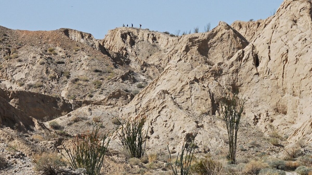 Slot canyon san diego hike