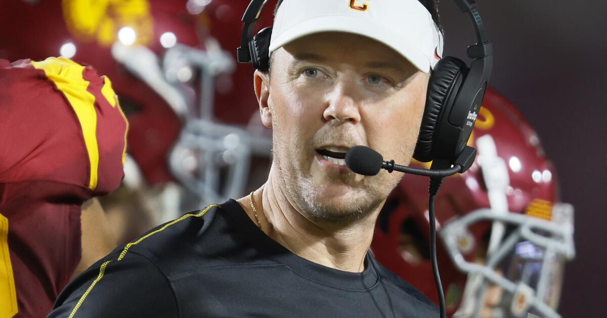 Lincoln Riley n’est pas trop gêné par le fait que le Michigan ait changé de quart-arrière