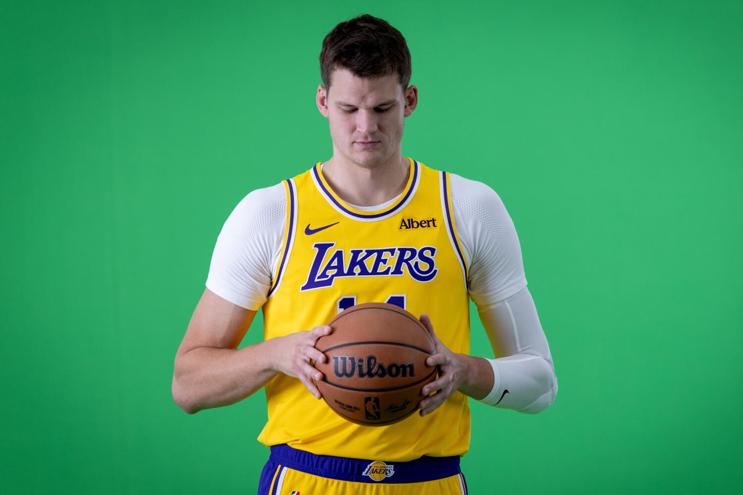 Lakers center Walker Kessler believes his competitive side will overcome pressure