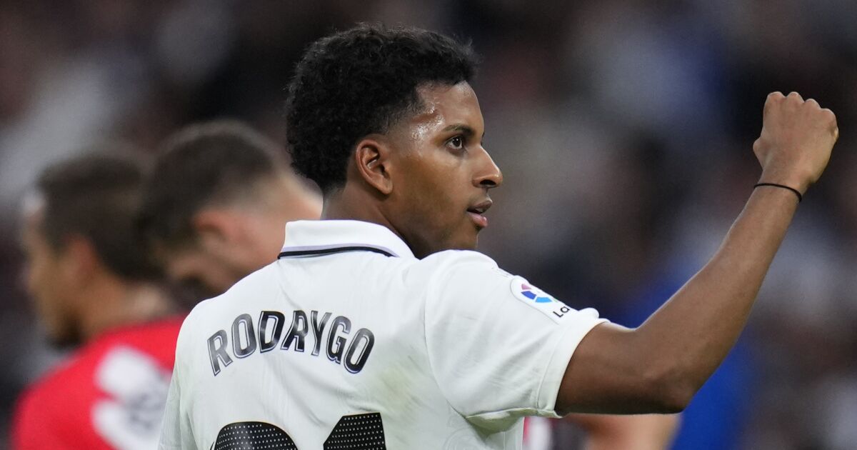 Rodrygo marca al final para llevar al Real Madrid a la victoria sobre el Rayo en medio de un homenaje a Vinicius Jr.