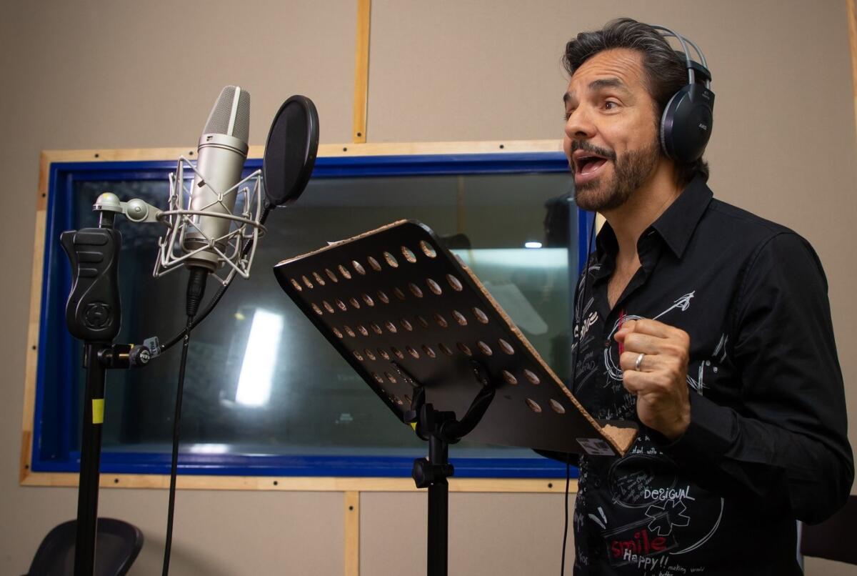 Eugenio Derbez ha forjado una exitosa carrera en el cine desde que se mudó a vivir a Los Ángeles.