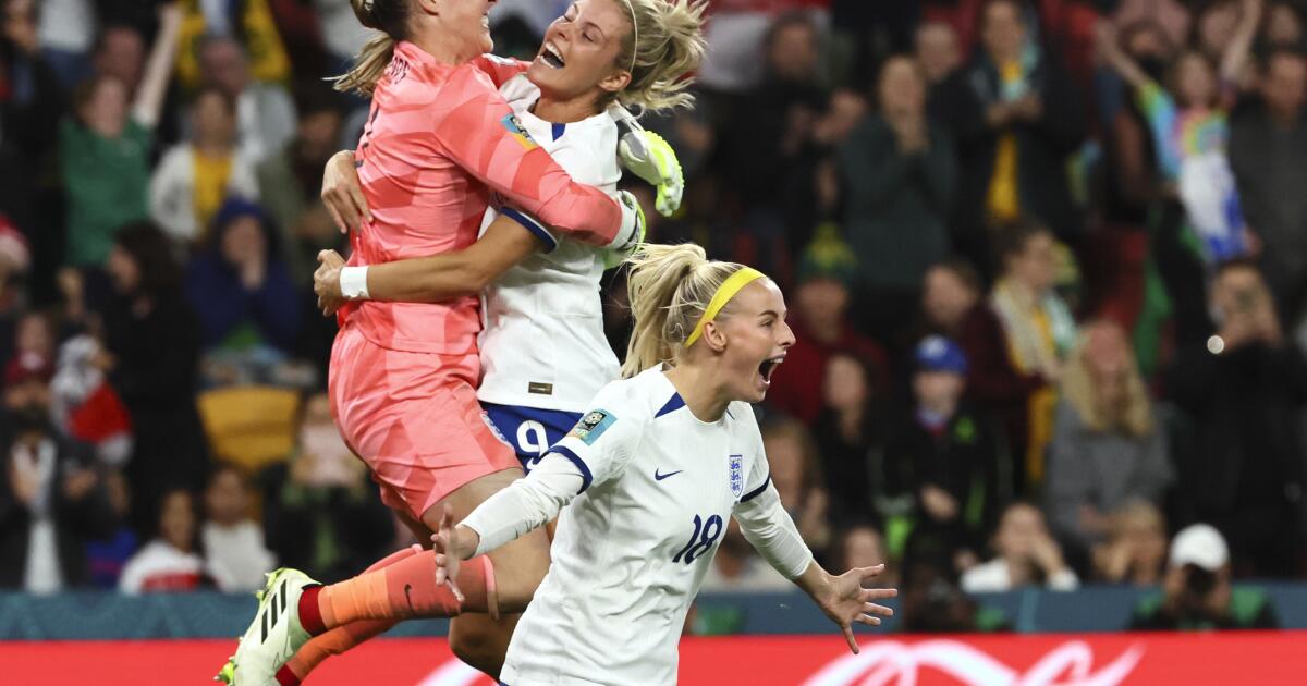 England's Chloe Kelly scores goal vs. China in 77