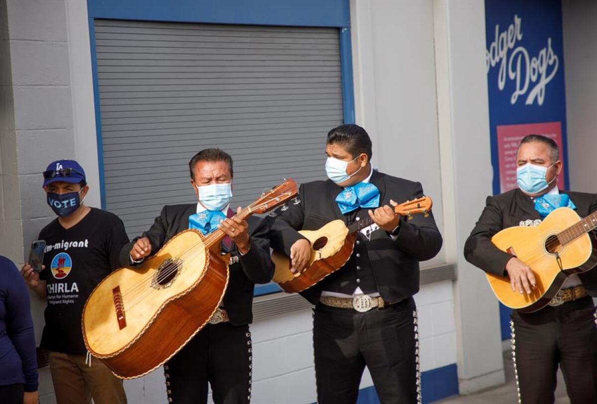 El Mariachi anima a los nuevos votantes en Los Ángeles.