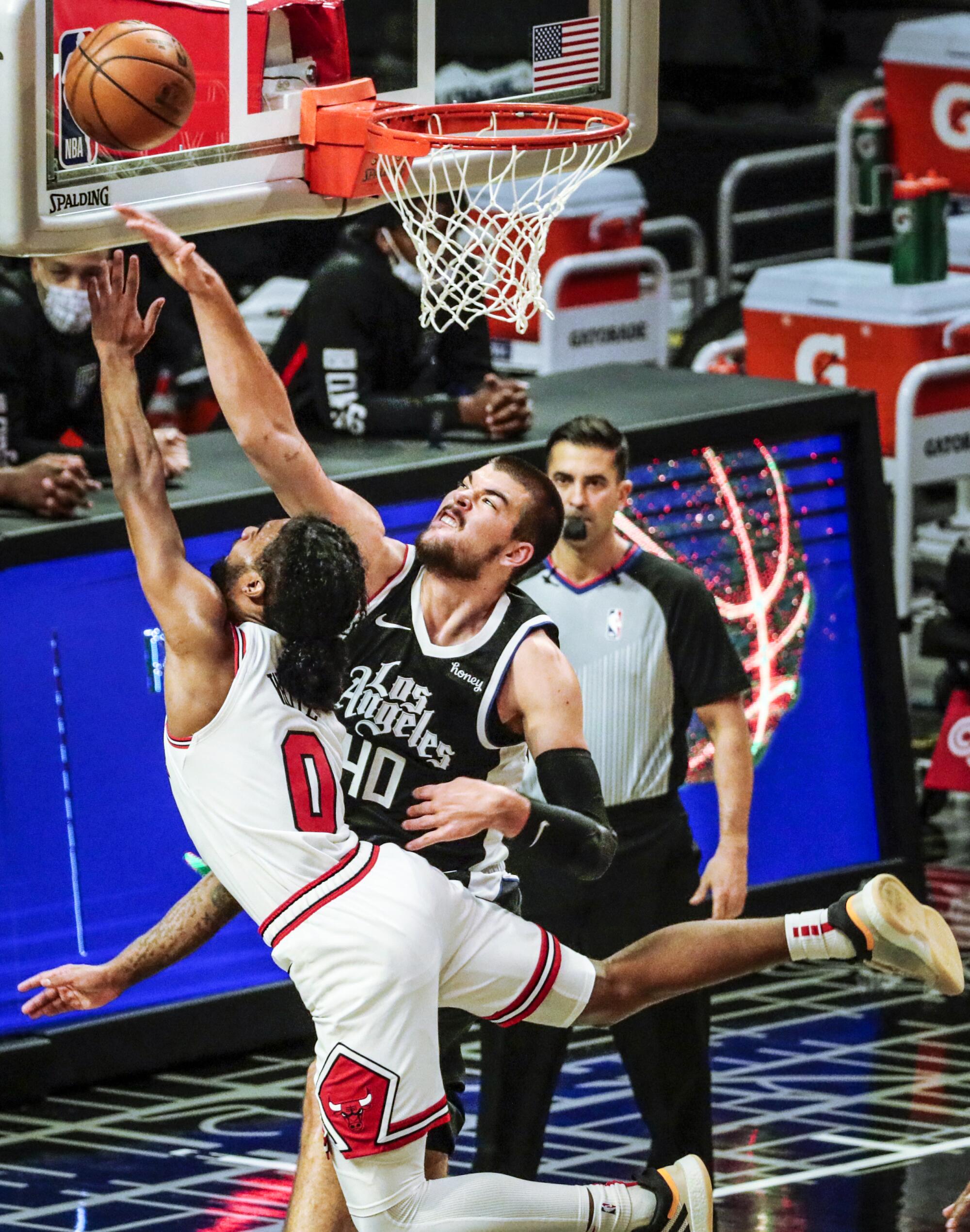 L.A. Clippers center Ivica Zubac blocks the shot of Chicago Bulls guard Coby White.