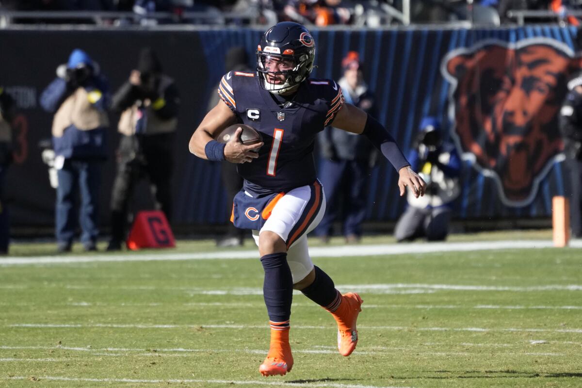 QB rushing mark in sight for Bears' Fields with 3 games left - The