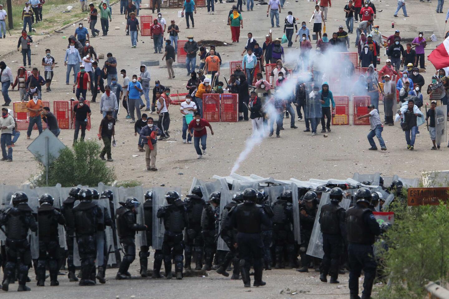 Teacher protest in southern Mexico turns violent
