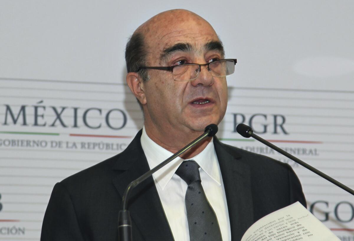 ARCHIVO - El fiscal general de México, Jesús Murillo Karam, ofrece una conferencia de prensa 