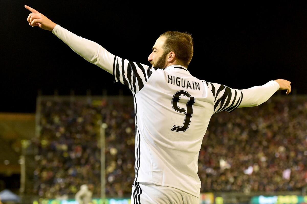 Brilla Gonzalo Higuaín en noche de leyendas.