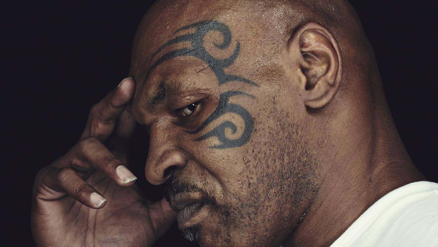 El inolvidable campeón de los pesos completos luce un tatuaje maorí en el rostro...