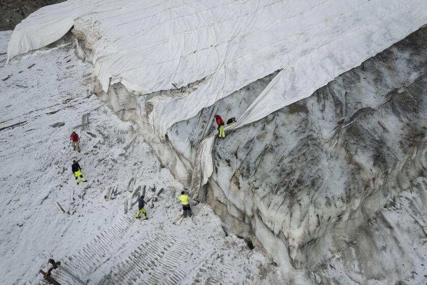 El Glaciar Corvatsch cerca de Samedan, Suiza, el 5 de septiembre del 2022. (Gian Ehrenzeller/Keystone via AP)