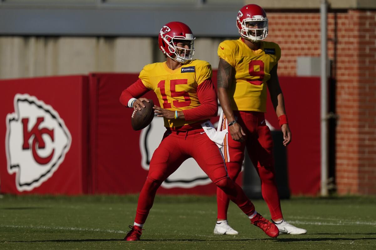 Chiefs rookies adjust to heat during first practice of training camp