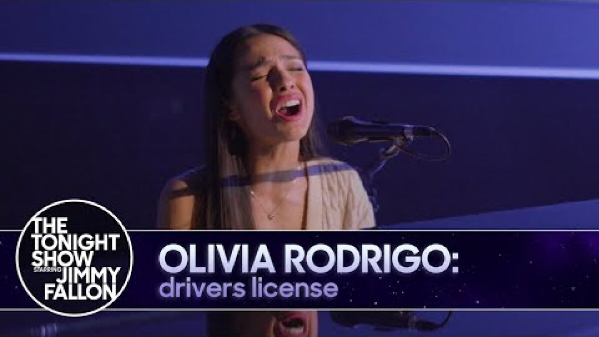 See Olivia Rodrigo Sing Drivers License Live For First Time Los Angeles Times