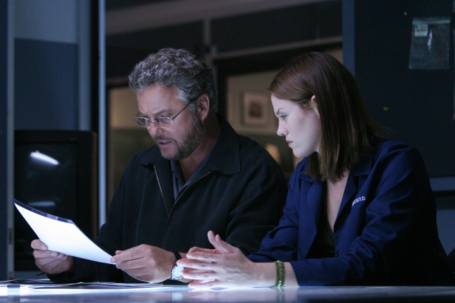 Review Csi Crime Scene Investigation Recap Grissom And The Gang Say Goodbye Los Angeles Times